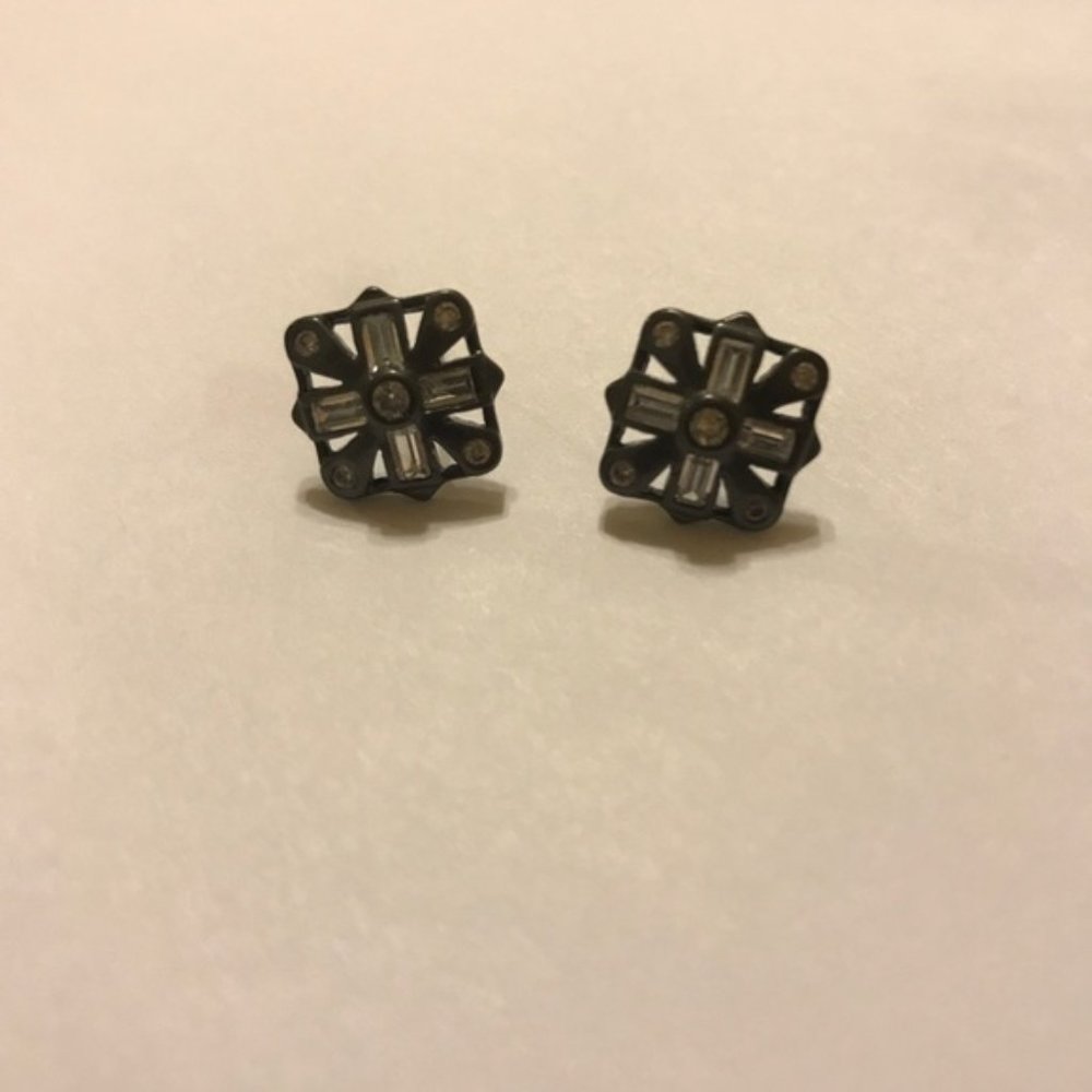 ISO Kendra Scott Maddie Earrings